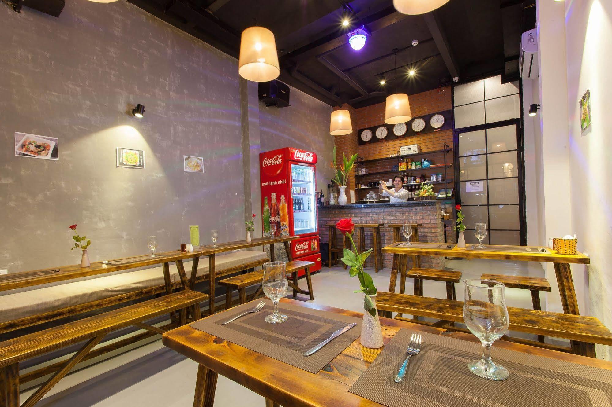 Luxury Backpakers Hotel Hanoi Exterior photo