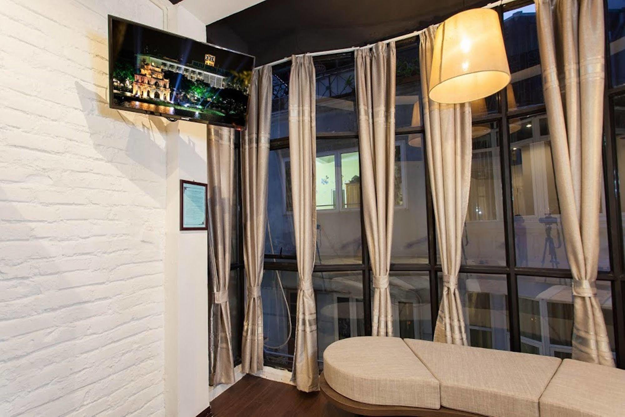 Luxury Backpakers Hotel Hanoi Exterior photo