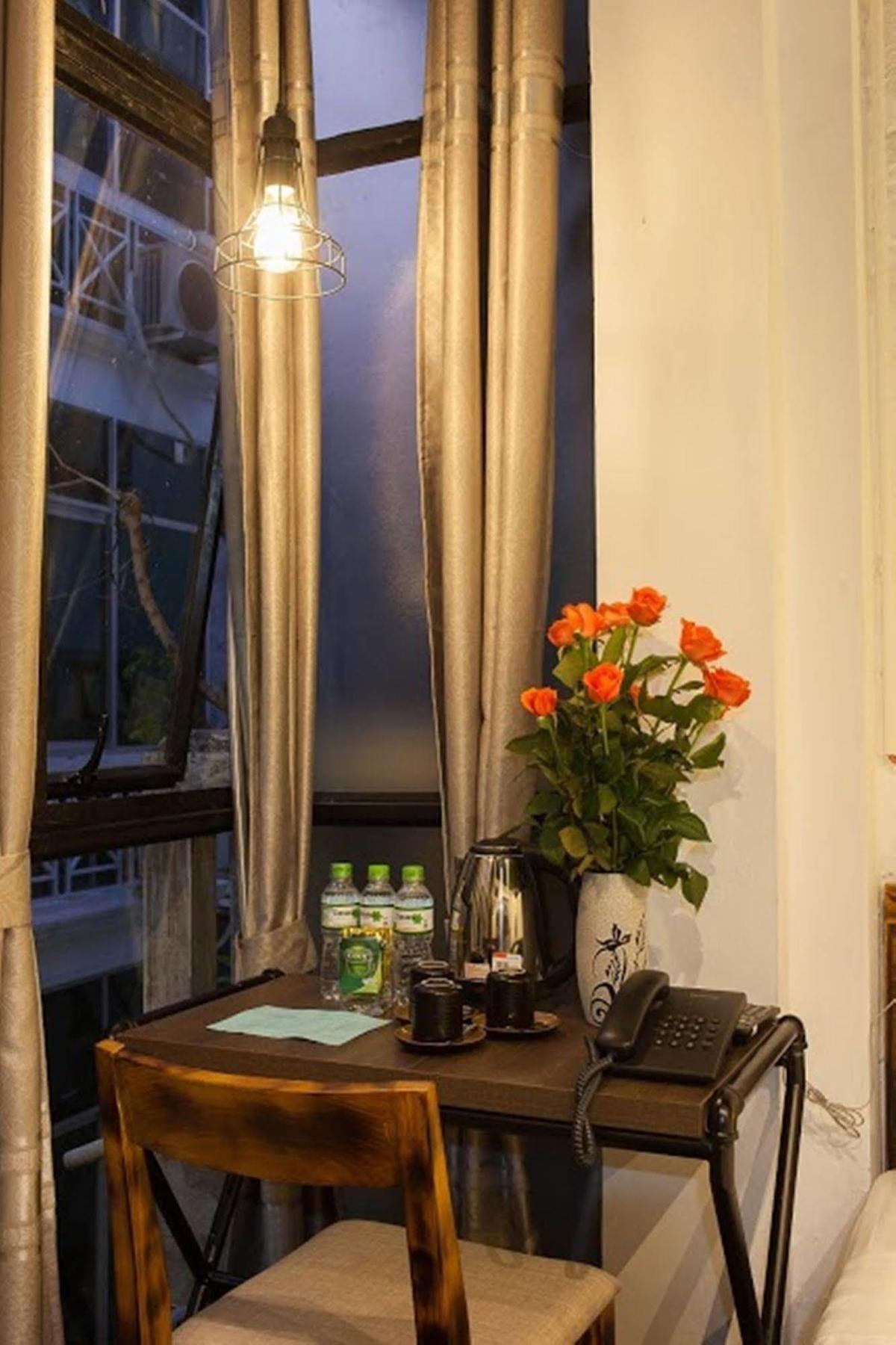 Luxury Backpakers Hotel Hanoi Exterior photo