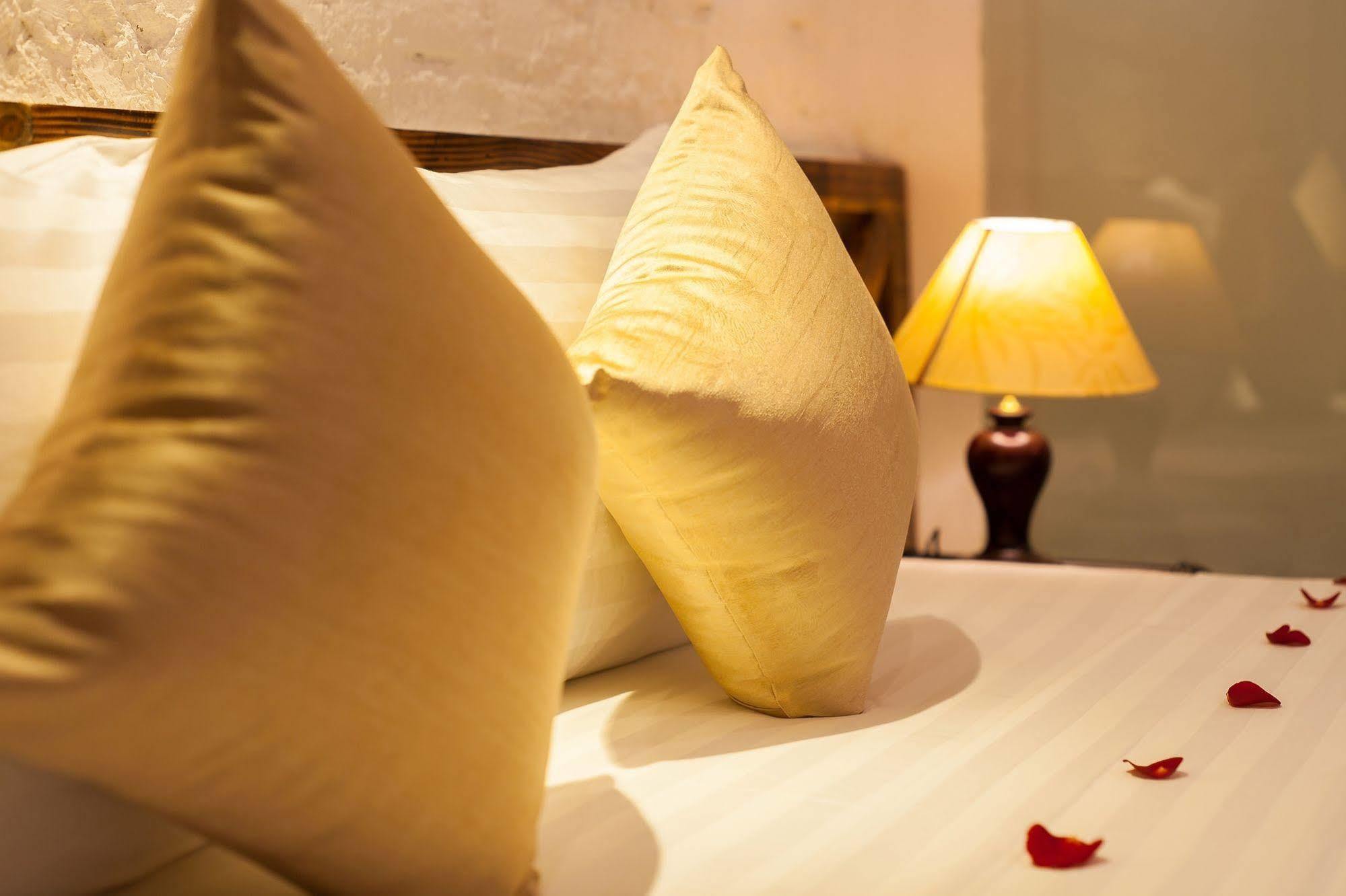 Luxury Backpakers Hotel Hanoi Exterior photo