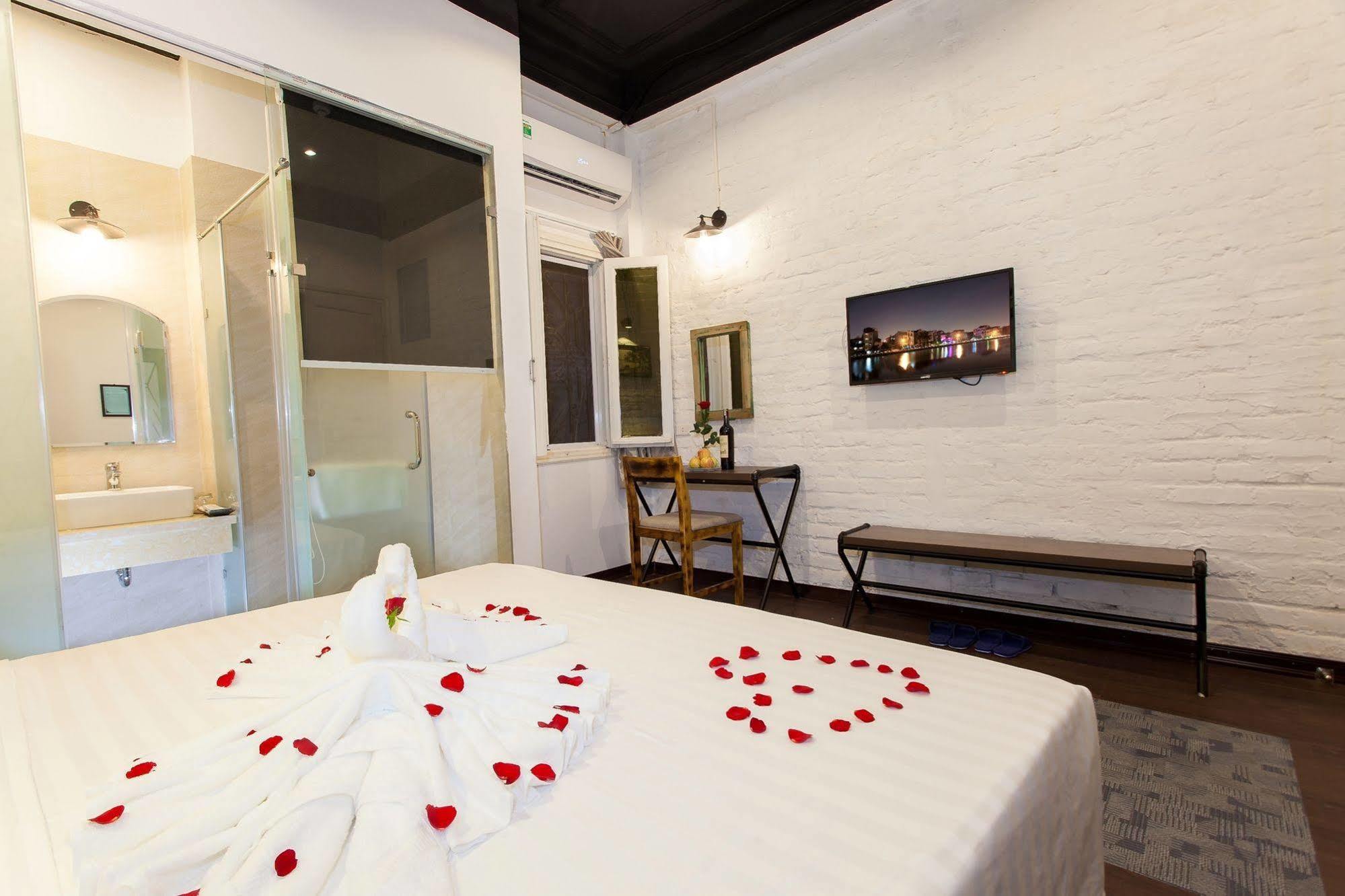 Luxury Backpakers Hotel Hanoi Exterior photo