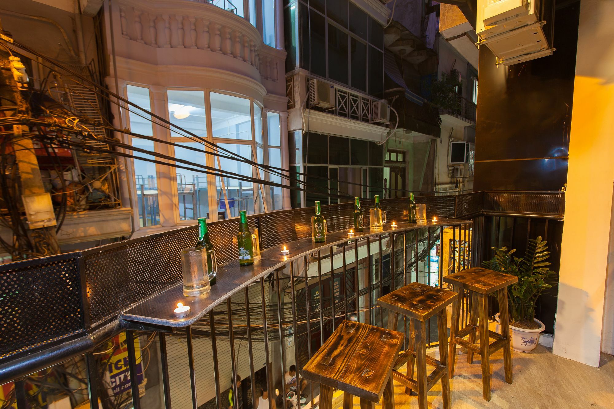 Luxury Backpakers Hotel Hanoi Exterior photo